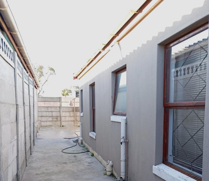 To Let 3 Bedroom Property for Rent in Rondevlei Park Western Cape